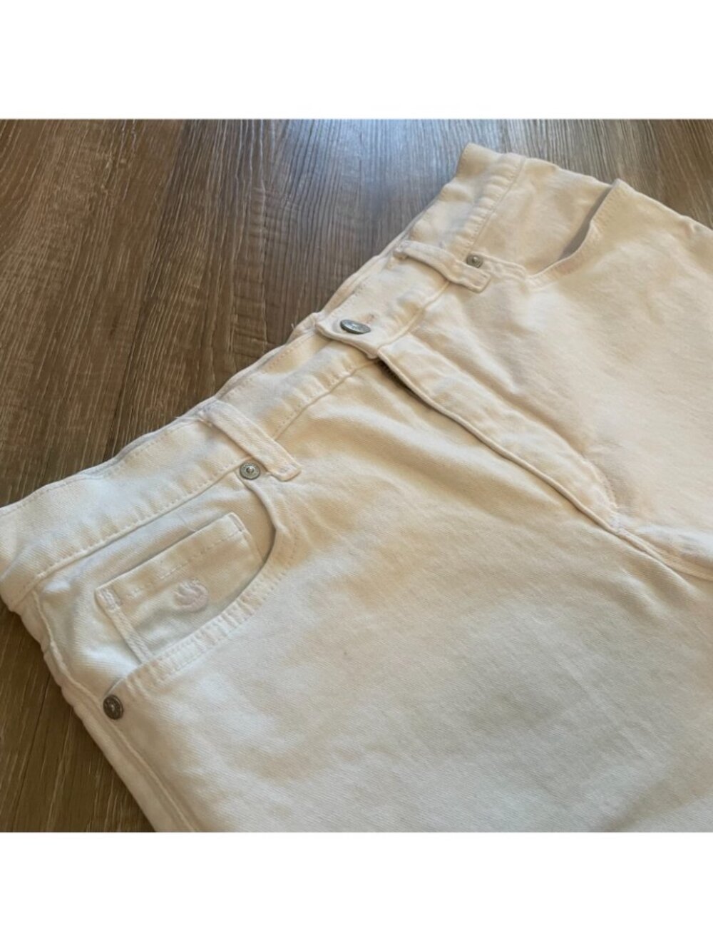 Gloria Vanderbilt Women's White Denim Shorts Size 12 Cuffed Hem Button Tab - Picture 10 of 11